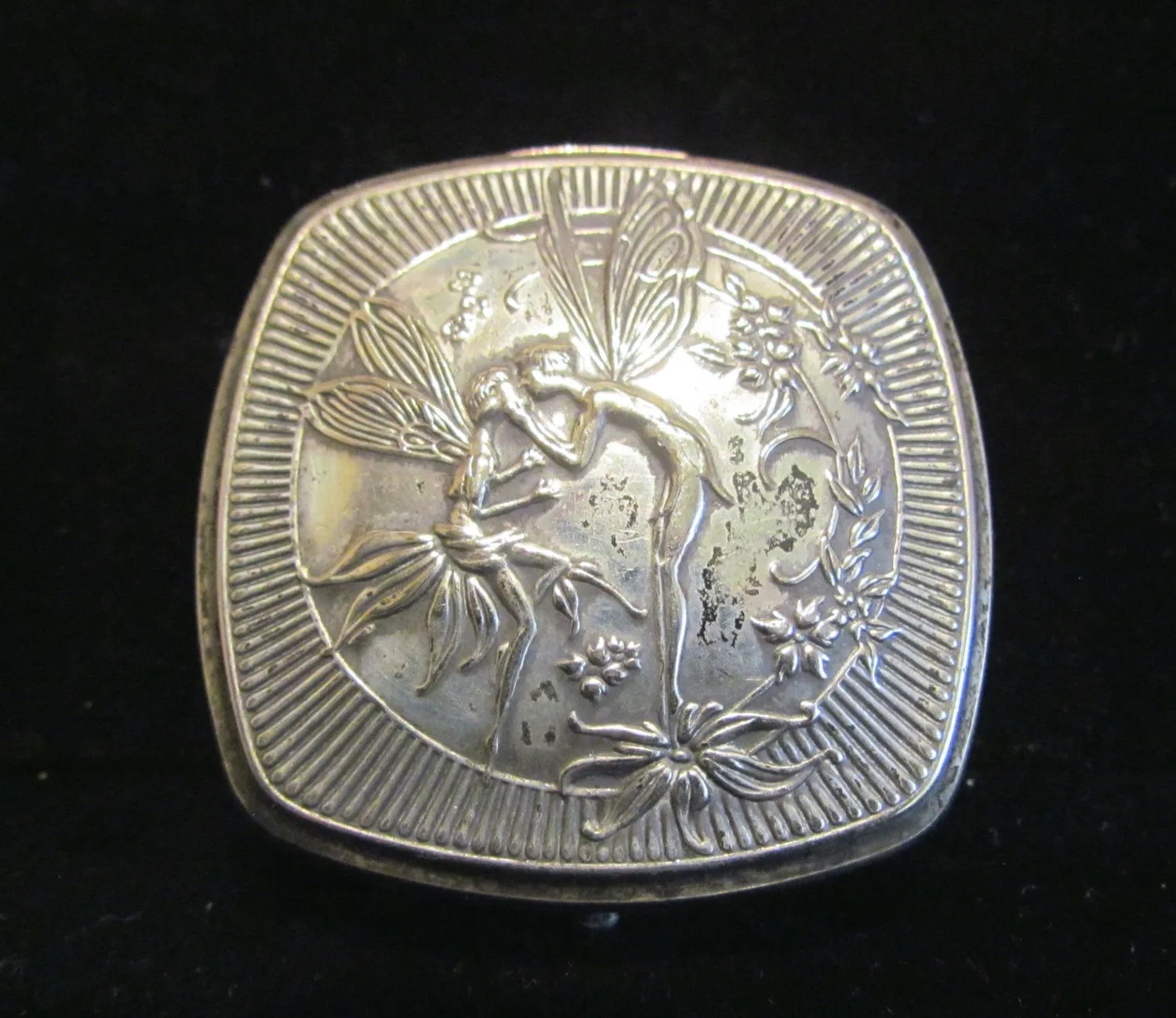 1920's Djer Kiss Silver Plated Kissing Fairies Powder & Rouge Compact