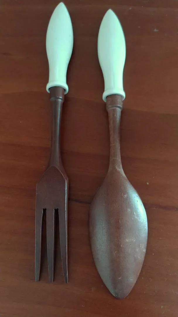 VINTAGE FLORIDA '60s / '70s HOSTESS SALAD SERVER SET WITH SALT & PEPPER SHAKERS