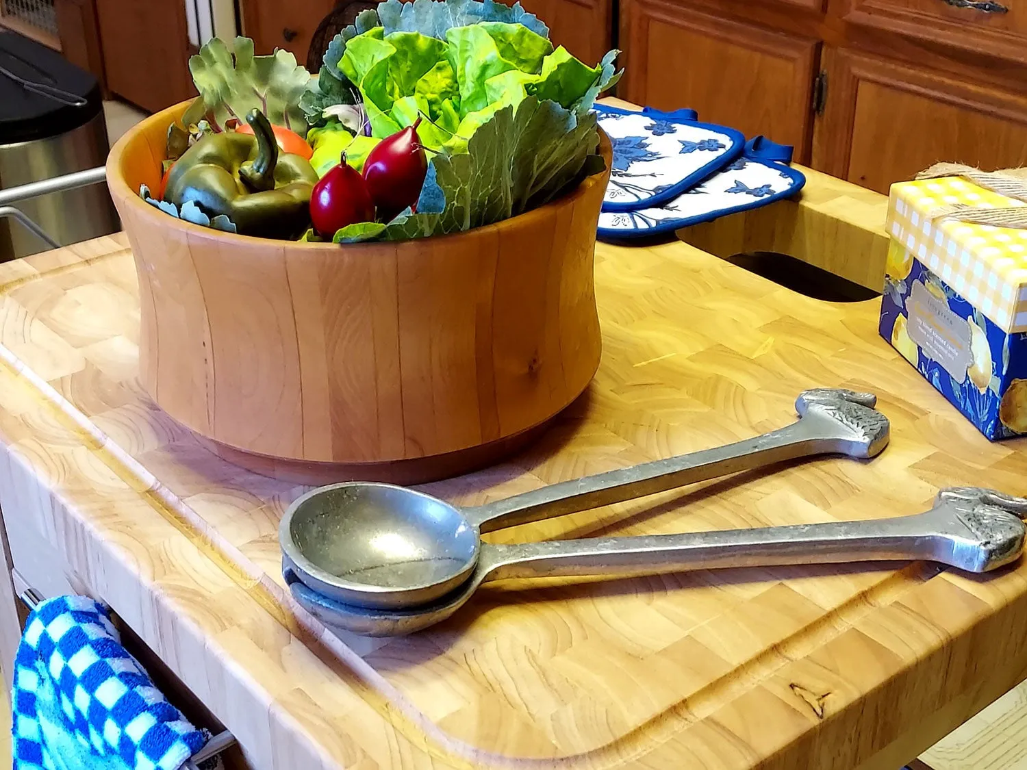 VINTAGE WILLIAMS SONOMA RETIRED CLASSIC YELLOW BIRCH WOOD SALAD BOWL JOHN MCLEOD DESIGN MADE IN VERMONT, USA